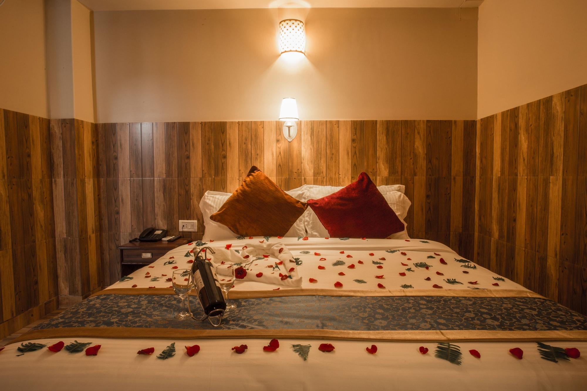 Pokhara Choice Inn Екстериор снимка