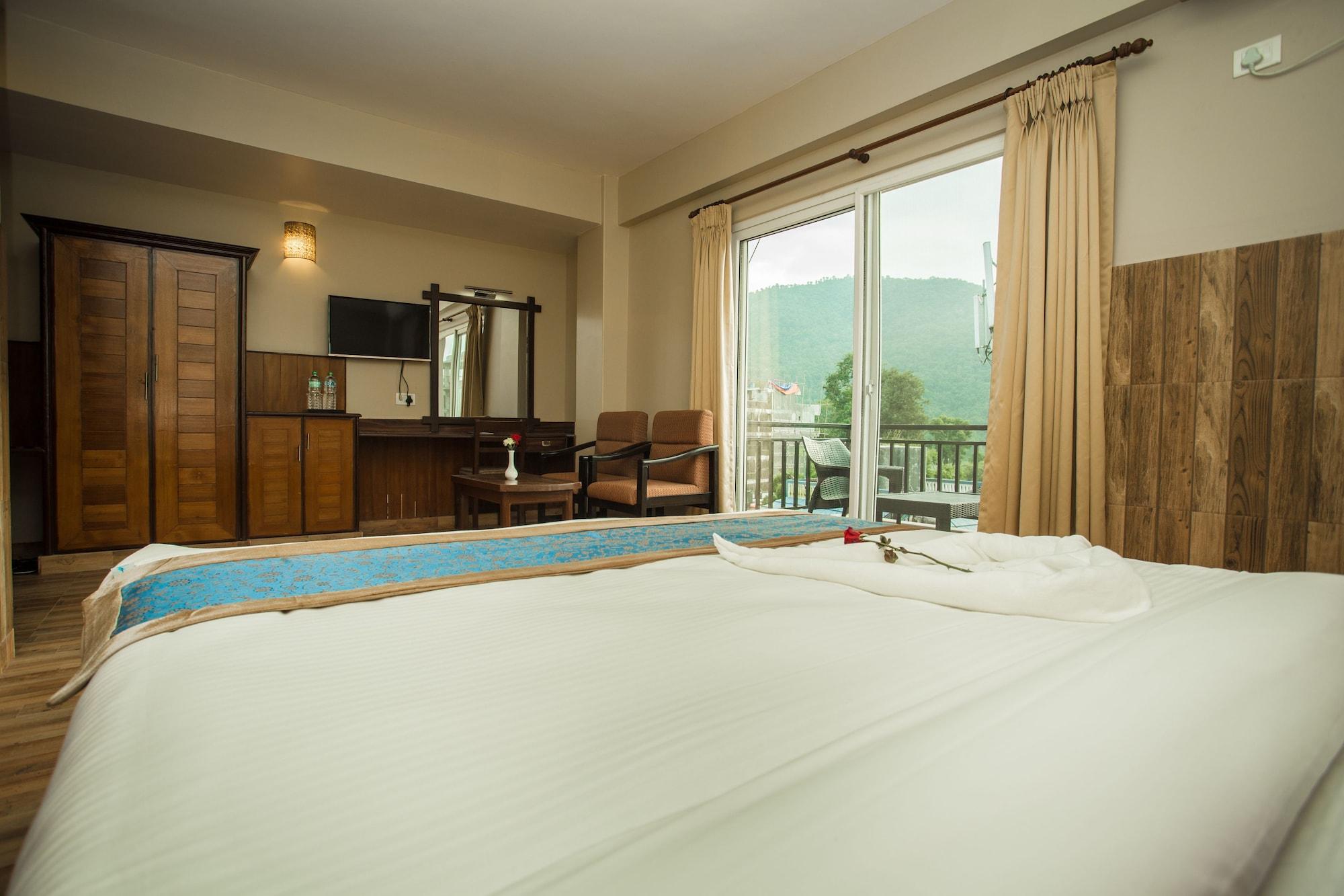 Pokhara Choice Inn Екстериор снимка