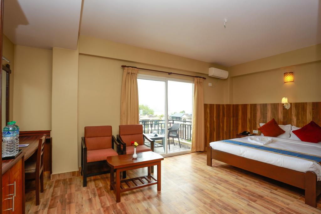 Pokhara Choice Inn Екстериор снимка