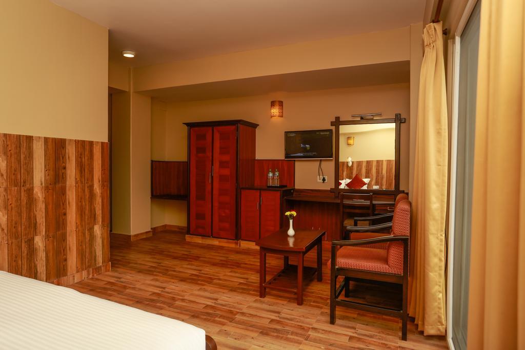 Pokhara Choice Inn Екстериор снимка