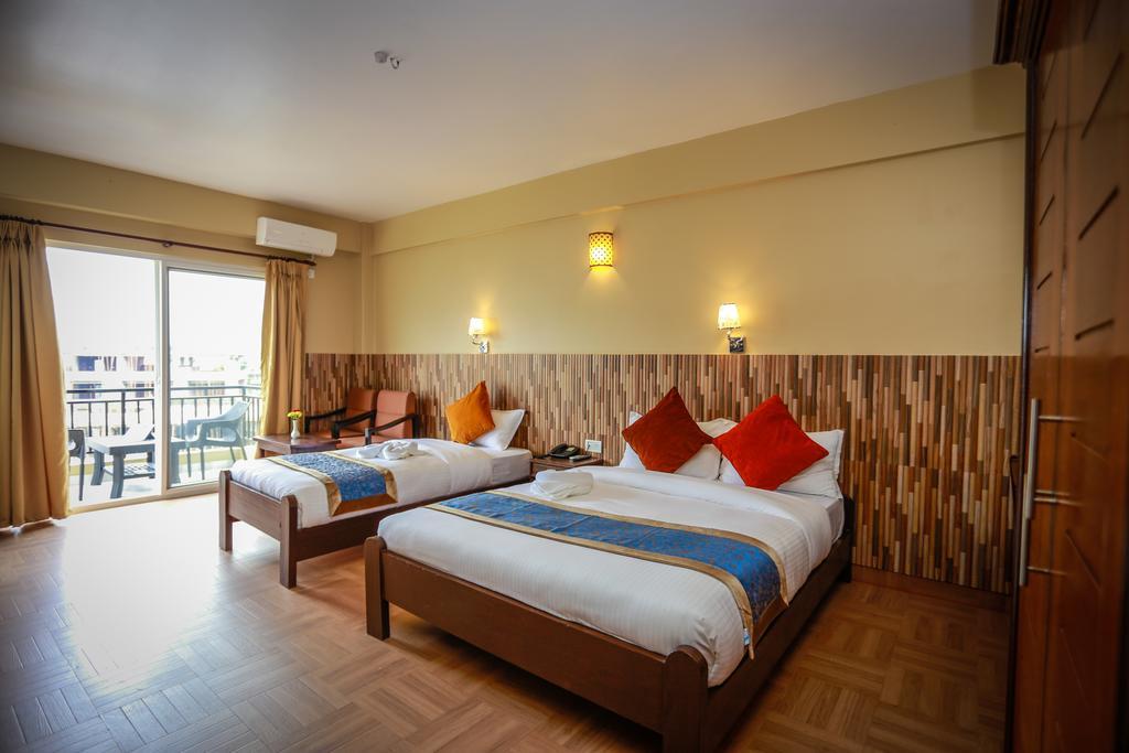 Pokhara Choice Inn Екстериор снимка
