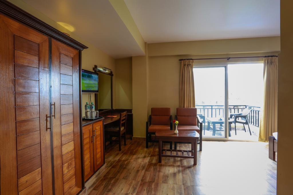 Pokhara Choice Inn Екстериор снимка