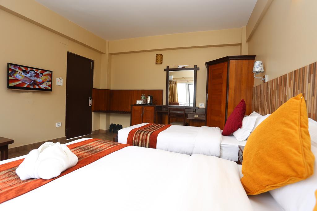 Pokhara Choice Inn Екстериор снимка