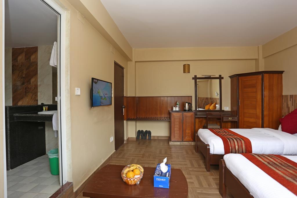 Pokhara Choice Inn Екстериор снимка