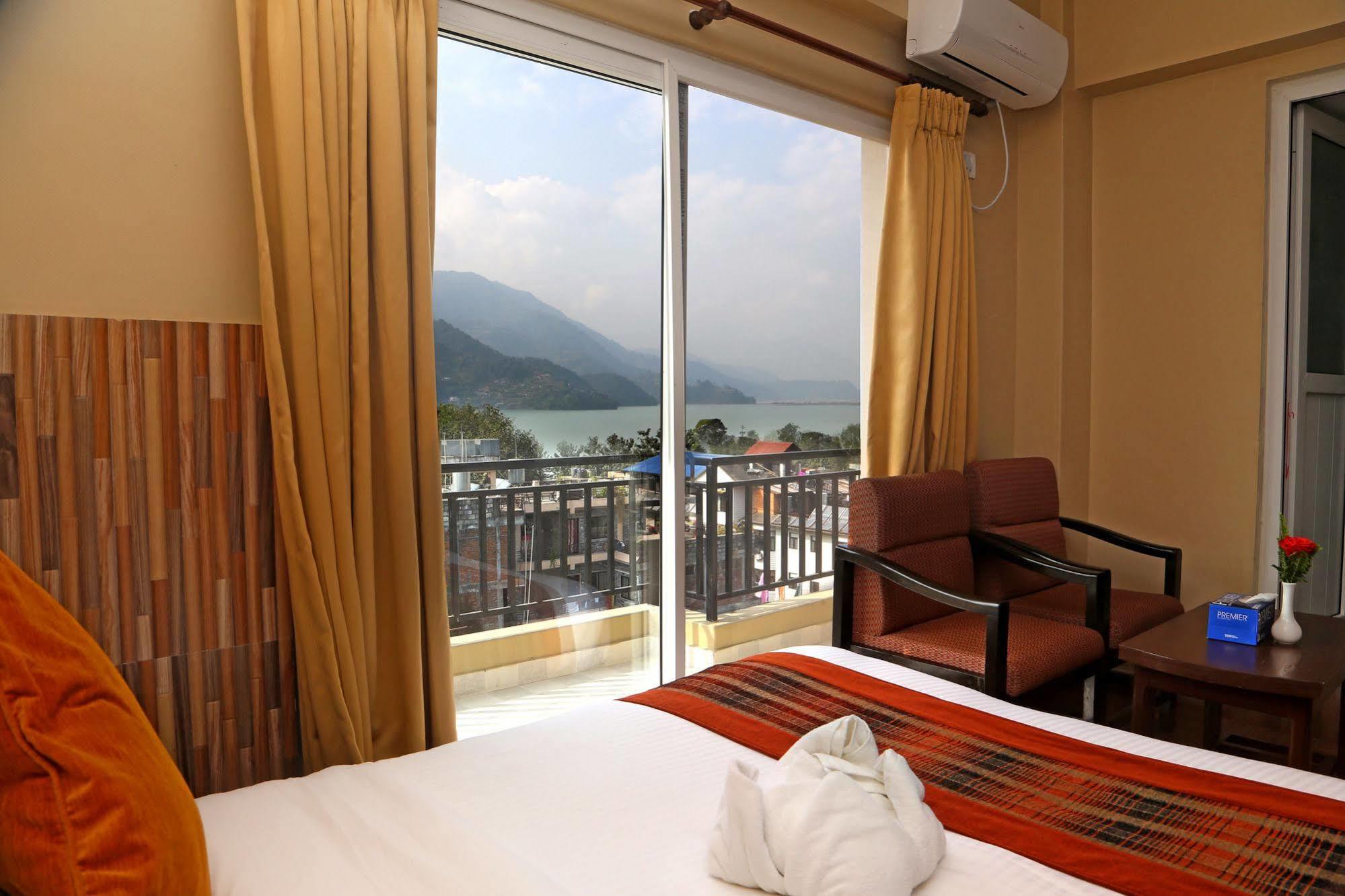 Pokhara Choice Inn Екстериор снимка